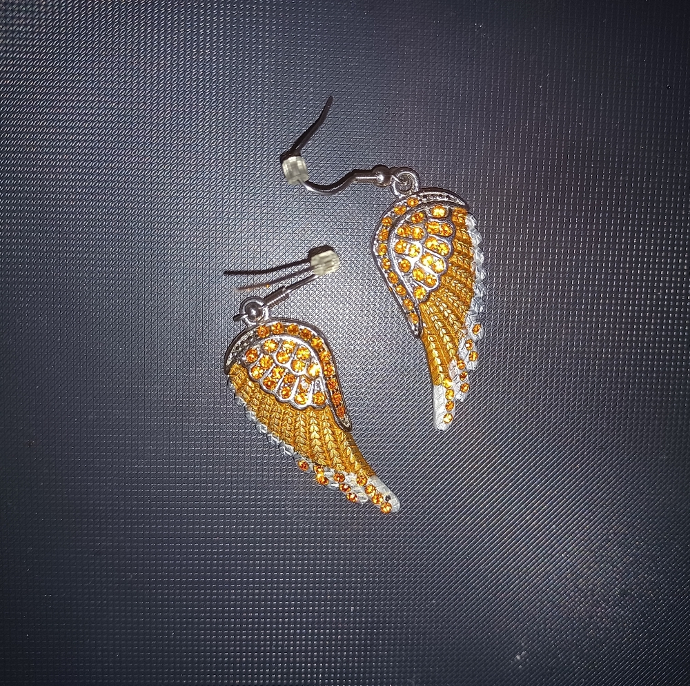 New Wing earrings with orange sequels